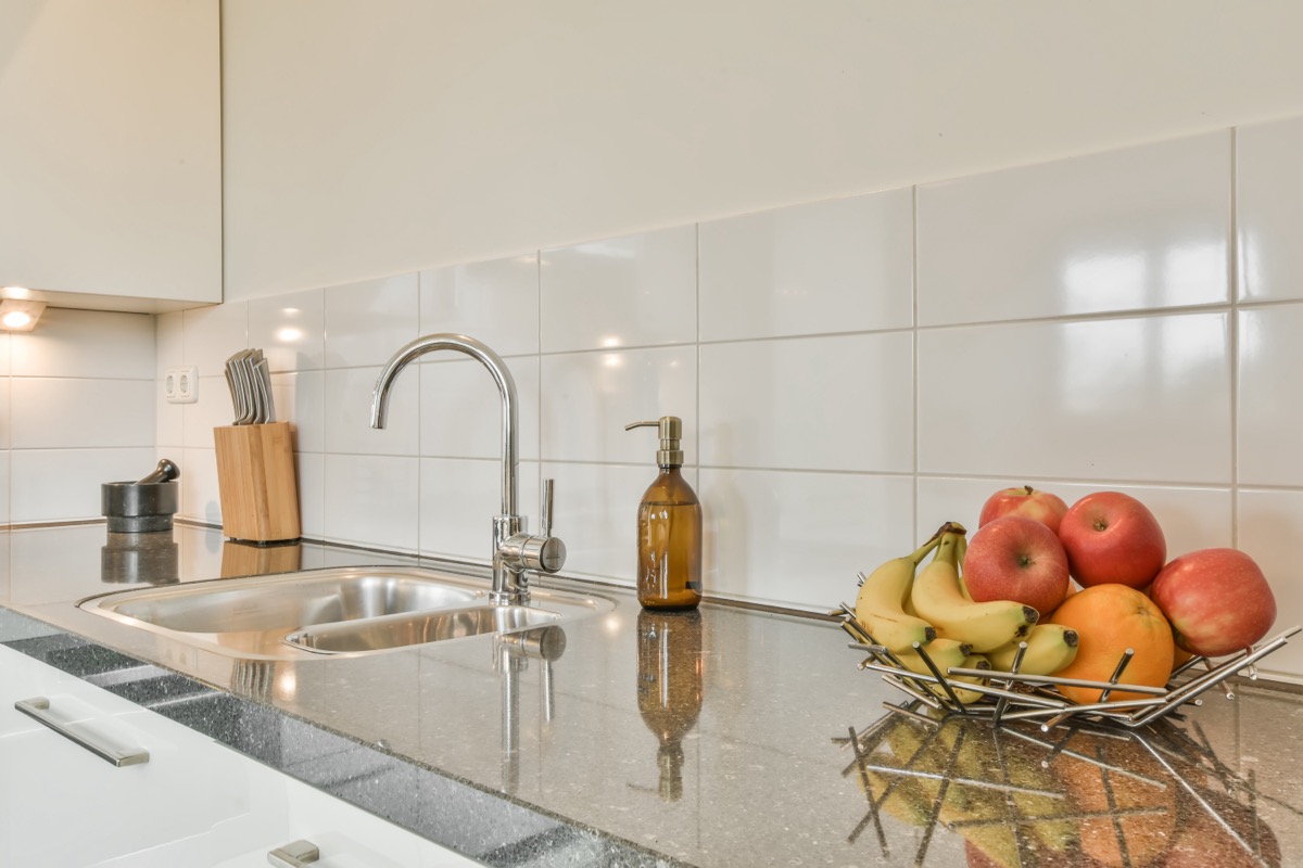 Bright Kitchen Backsplash